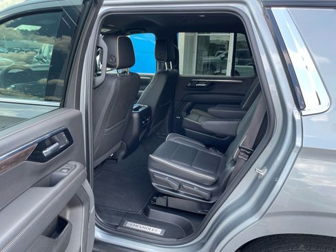 Used 2025 Chevrolet Tahoe Premier RWD image 6