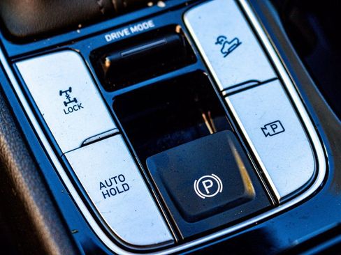 Used 2022 Hyundai Santa Cruz Limited image 16