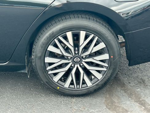 Used 2024 Nissan Altima 2.5 SV FWD image 39