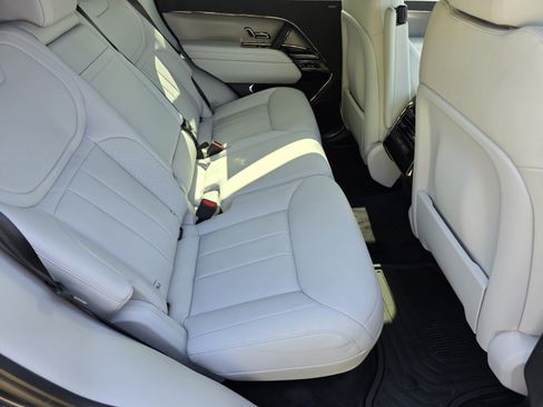 Used 2026 Land Rover Range Rover Sport SE AWD/4WD image 5
