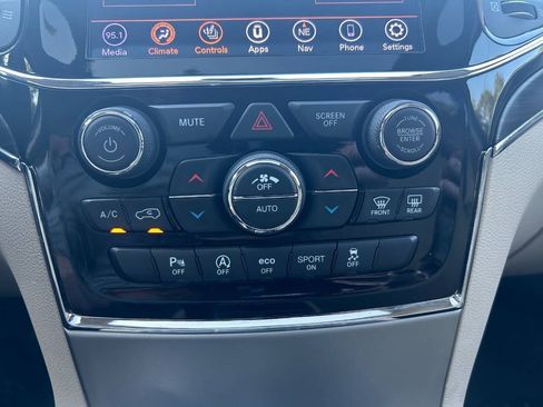 Used 2020 Jeep Grand Cherokee Limited w/ Luxury Group II AWD/4WD image 21