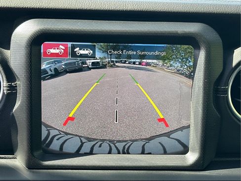 Used 2021 Jeep Wrangler Unlimited Sahara w/ Cold Weather Group AWD/4WD image 25
