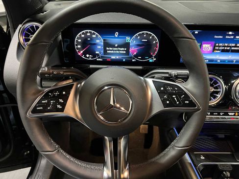 Used 2025 Mercedes-Benz GLA 250 4MATIC image 23