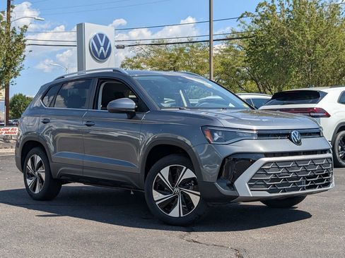 New 2025 Volkswagen Taos SE image 1