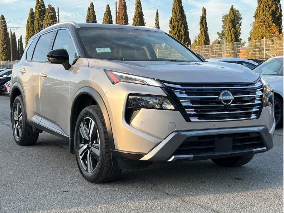 Certified 2025 Nissan Rogue SL AWD/4WD image 3