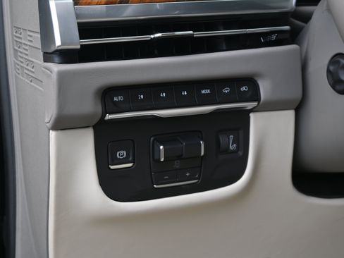 Used 2025 Cadillac Escalade ESV Sport Platinum w/ LPO, ONYX Package AWD/4WD image 54