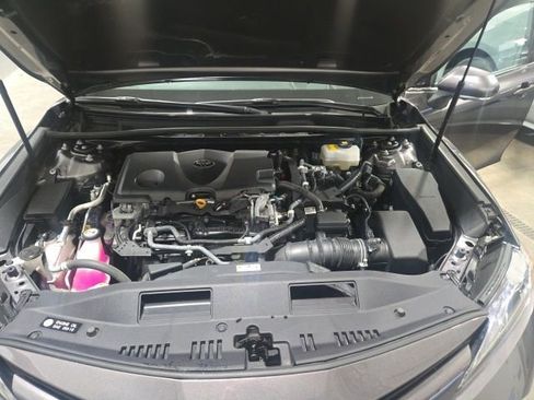 Used 2018 Toyota Camry XLE image 20