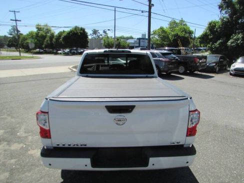Used 2022 Nissan Titan SV RWD image 8