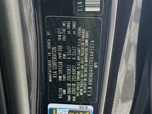 Used 2024 Kia Carnival LX image 12