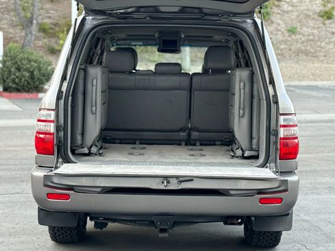 Used 2003 Toyota Land Cruiser image 24