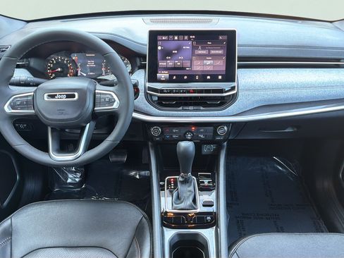 Used 2023 Jeep Compass Latitude AWD/4WD image 11