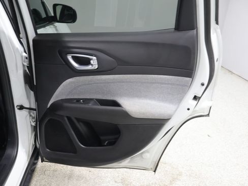 Certified 2024 Jeep Compass Latitude AWD/4WD image 30