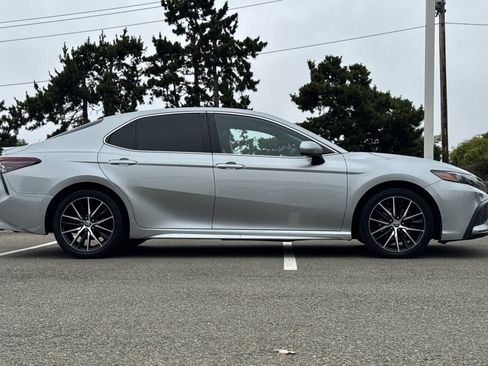 Used 2021 Toyota Camry SE FWD image 7