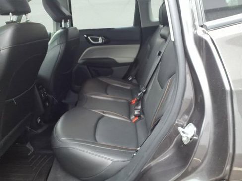 Used 2022 Jeep Compass Limited image 9