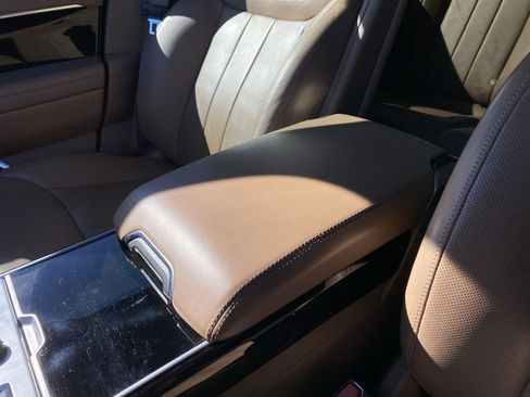 Used 2023 Land Rover Range Rover Long Wheelbase SE image 36