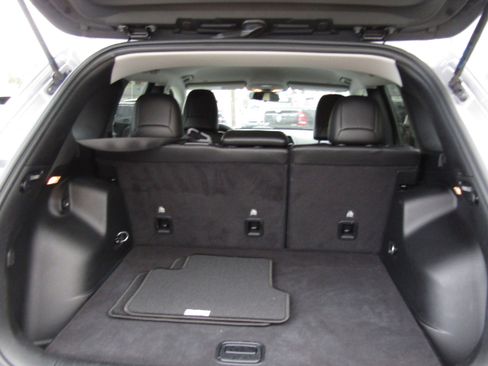 Used 2020 Jeep Cherokee Latitude Plus image 8