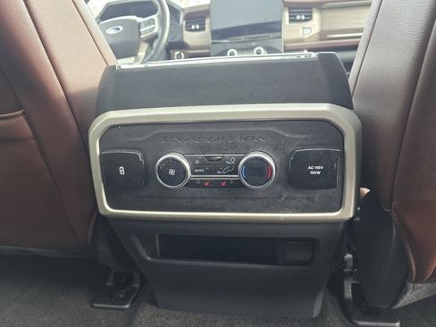 Used 2023 Ford Expedition Limited image 23