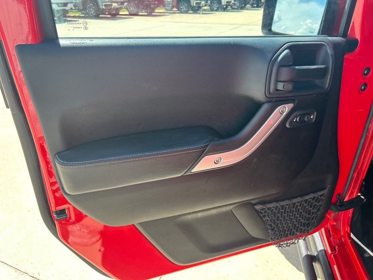 Used 2016 Jeep Wrangler Unlimited Rubicon AWD/4WD image 11