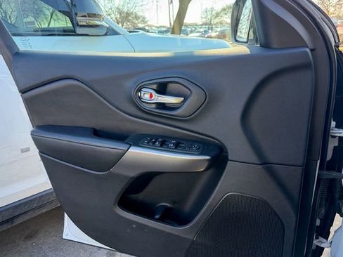 Used 2020 Jeep Cherokee Latitude Plus w/ Cold Weather Group image 14