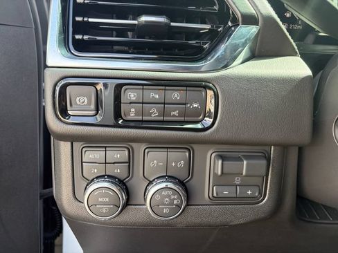 Used 2026 GMC Yukon Denali w/ Denali Reserve Package AWD/4WD image 5
