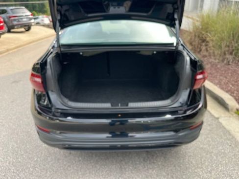 Used 2025 Volkswagen Jetta SE FWD image 31