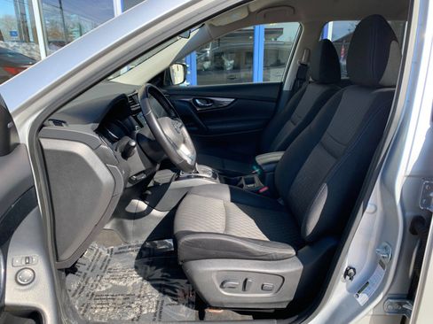 Used 2017 Nissan Rogue SV image 10