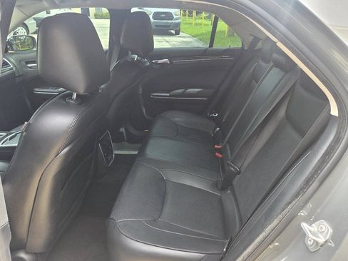 Used 2019 Chrysler 300 Limited RWD image 15