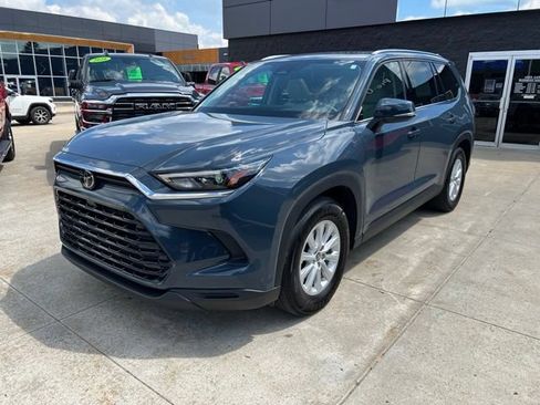 Used 2024 Toyota Grand Highlander AWD image 3