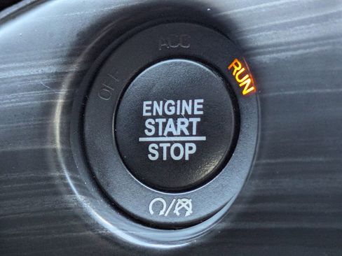 Used 2021 Jeep Grand Cherokee Laredo X image 33