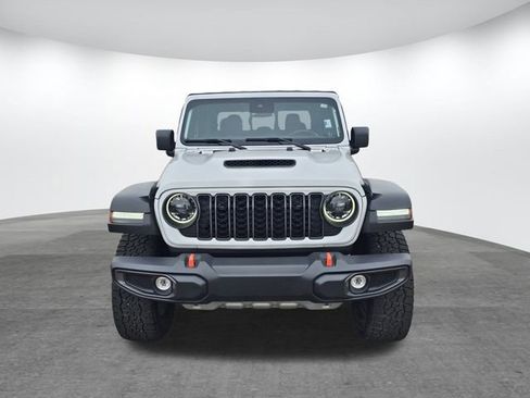 Used 2024 Jeep Gladiator Mojave image 2