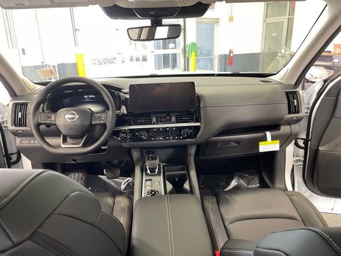 New 2026 Nissan Pathfinder SL image 9