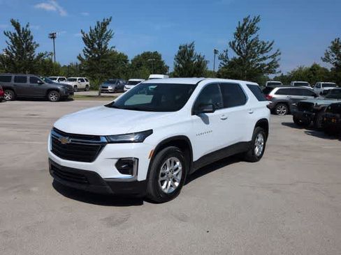Used 2023 Chevrolet Traverse LS FWD image 4