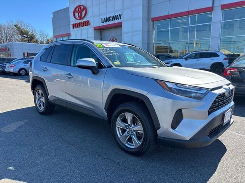 Used 2022 Toyota RAV4 XLE image 1