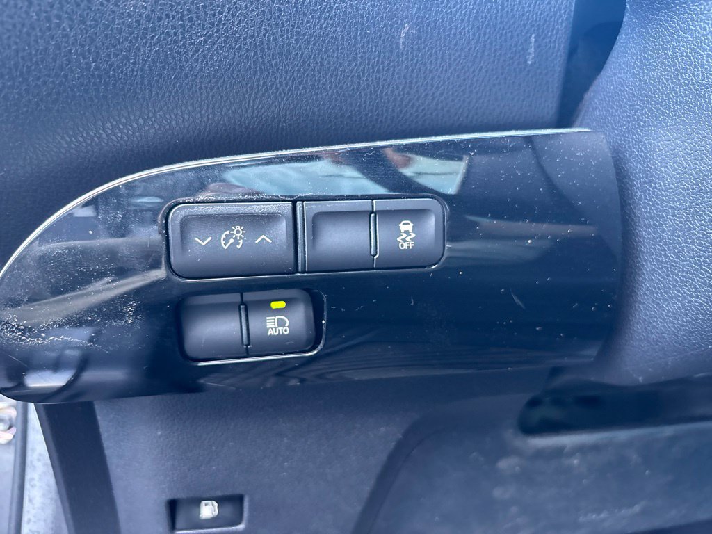 Used 2016 Toyota Prius Three Touring FWD image 18