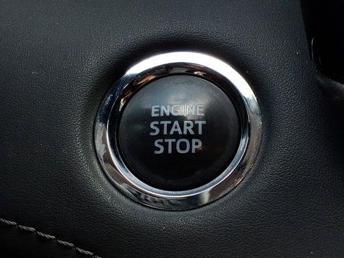 Used 2023 Toyota Highlander XLE FWD image 22