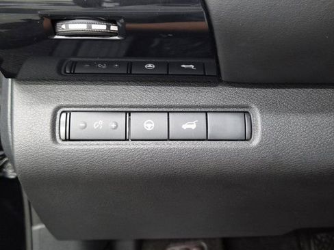 Used 2025 Nissan Pathfinder SV w/ SV Premium Package image 24