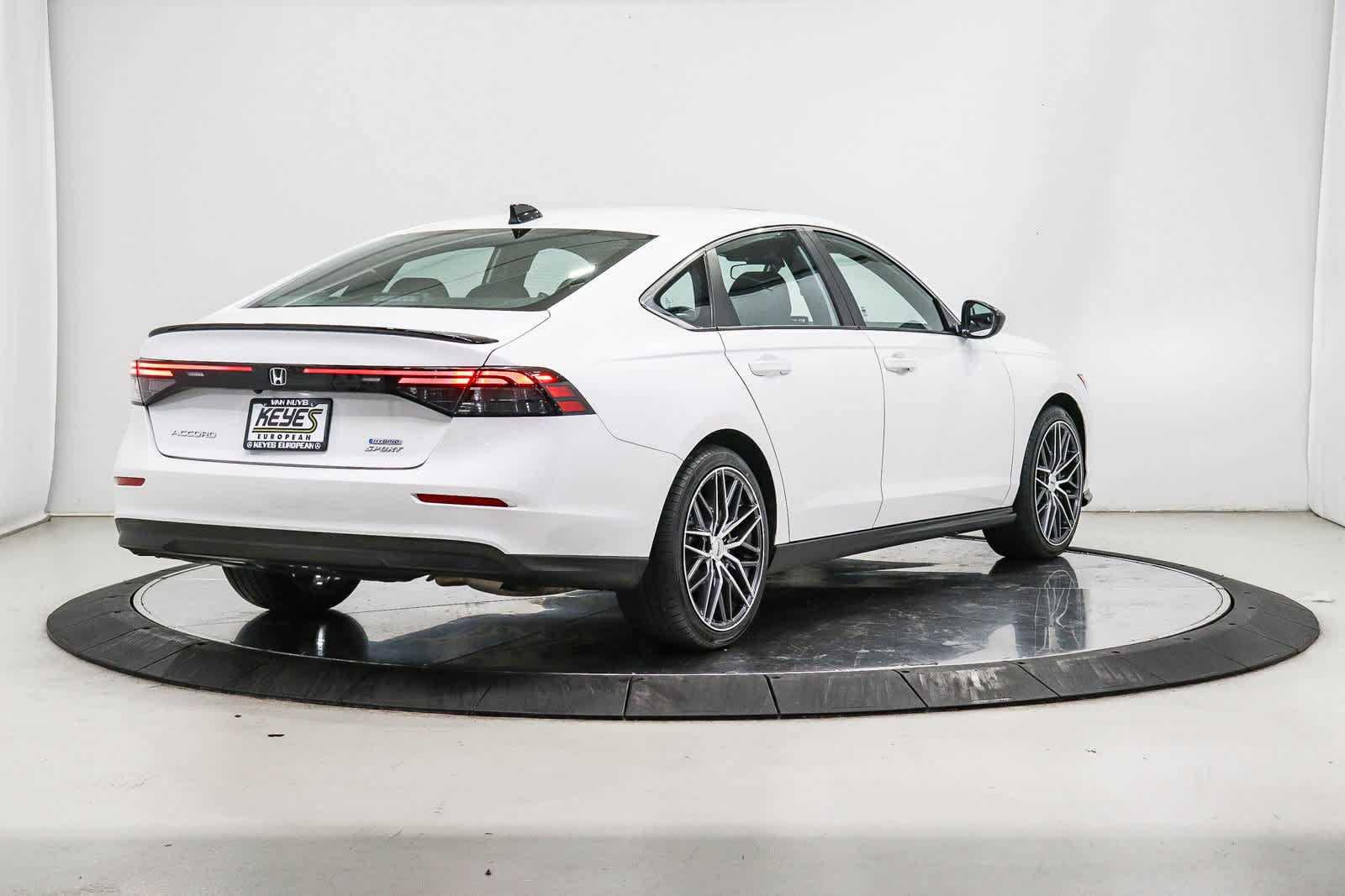 Used 2024 Honda Accord Sport image 4