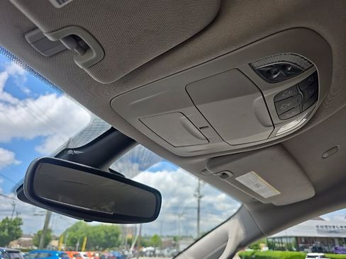 Used 2023 Chrysler Pacifica Touring-L FWD image 17