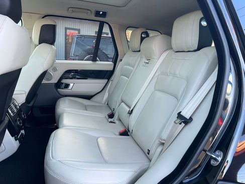 Used 2019 Land Rover Range Rover HSE image 18