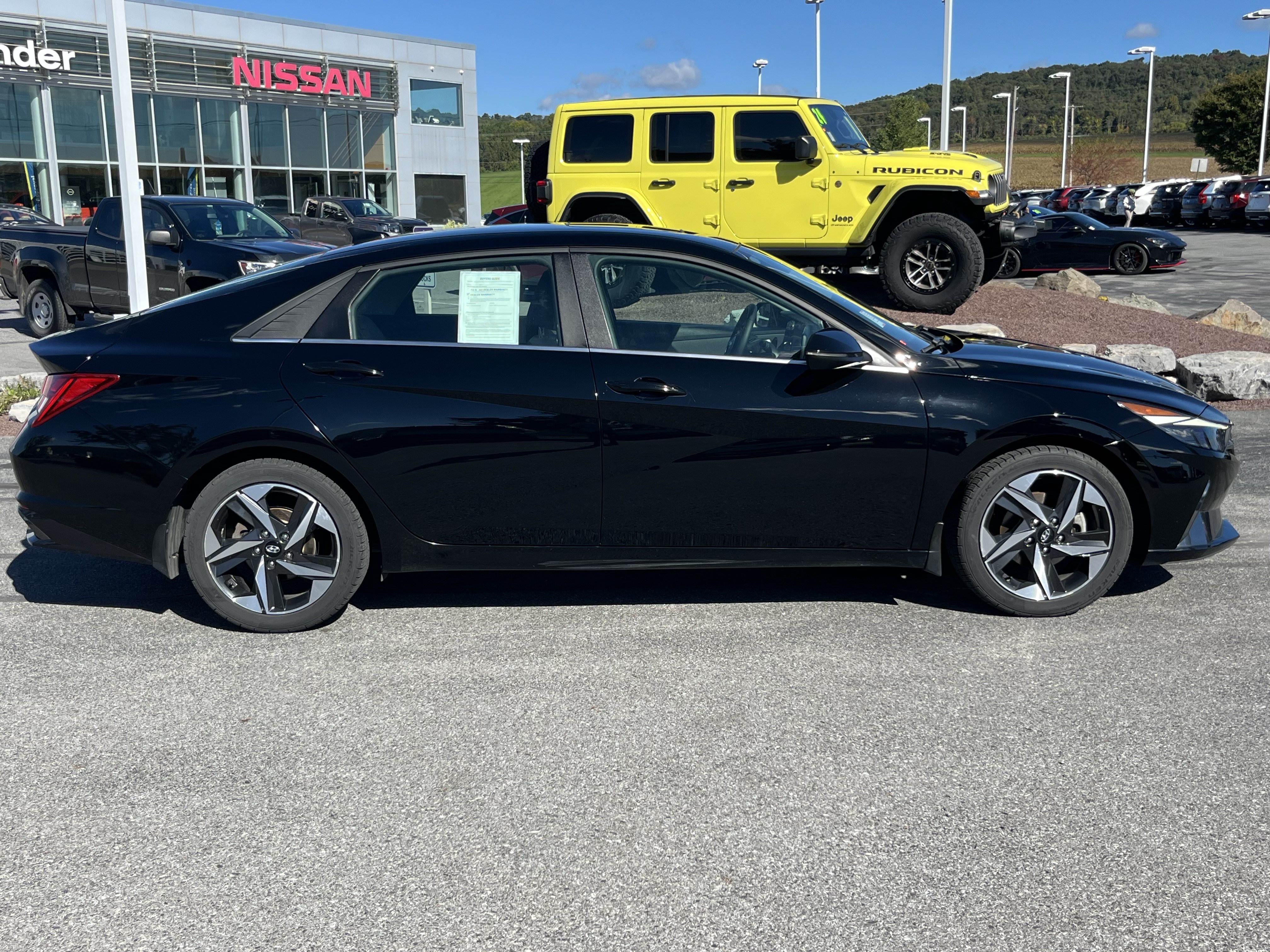Used 2022 Hyundai Elantra Limited FWD image 2