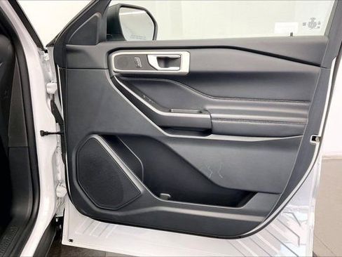 Used 2020 Ford Explorer XLT w/ Equipment Group 202A image 26