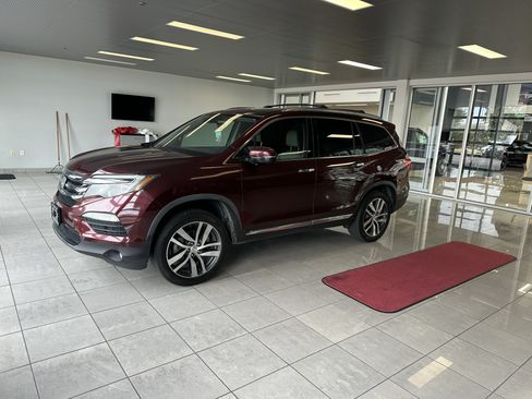 Used 2018 Honda Pilot Touring image 4