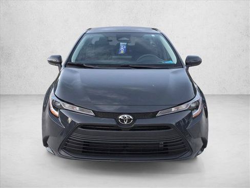 Used 2025 Toyota Corolla LE FWD image 2