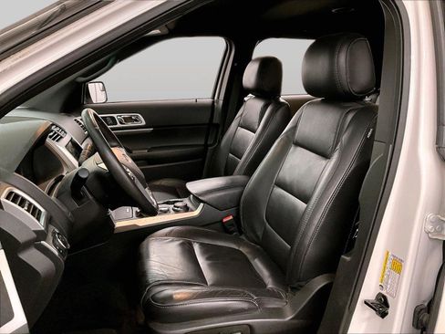 Used 2015 Ford Explorer XLT w/ Equipment Group 202B AWD/4WD image 24