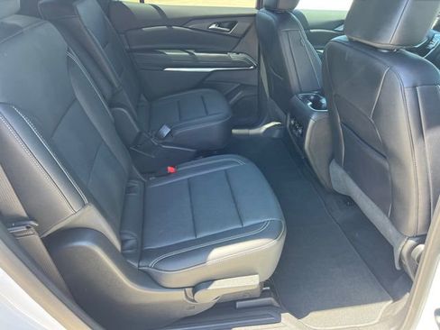 Used 2025 Chevrolet Traverse LT w/ Sun and Wheel Package FWD image 16