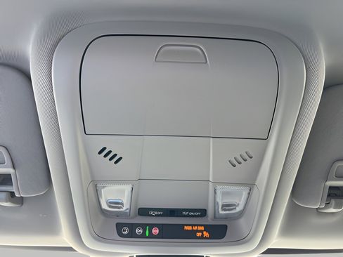 Used 2022 Chevrolet Equinox LT w/ LPO, Floor Liner Package image 17