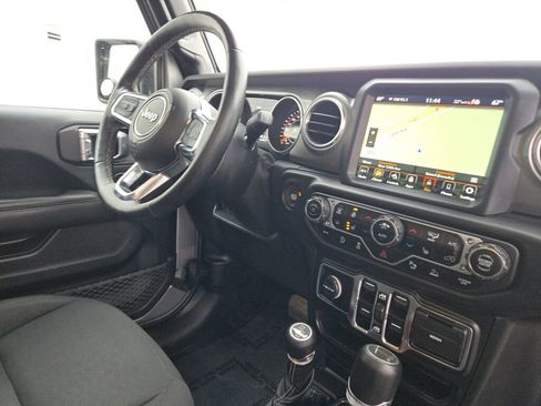 Used 2020 Jeep Gladiator Overland image 8
