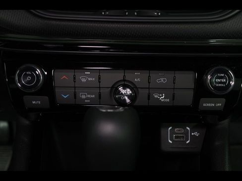 New 2026 Jeep Compass Latitude image 18