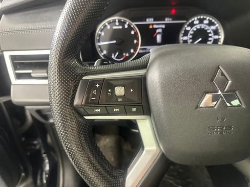 Used 2022 Mitsubishi Outlander SE image 15