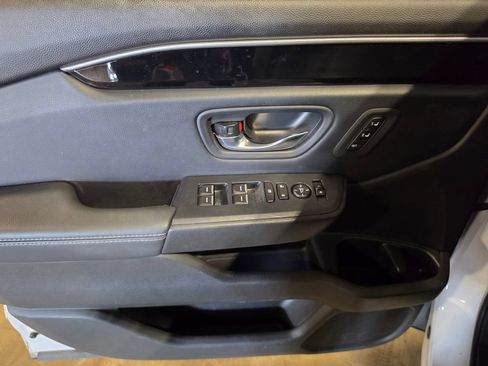 Used 2024 Honda Pilot Touring image 5
